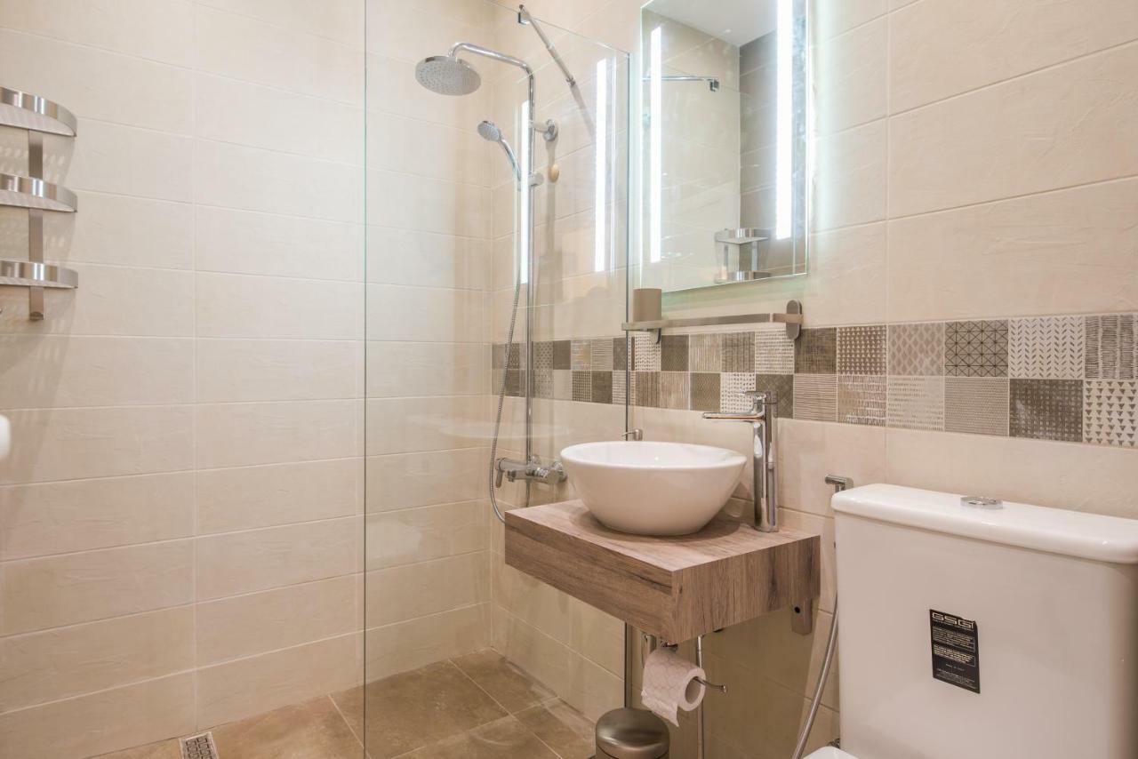 Designer & Luxurious, Business, One Bedroom Apartment In Top Central Sofia By Flat Mаnager المظهر الخارجي الصورة